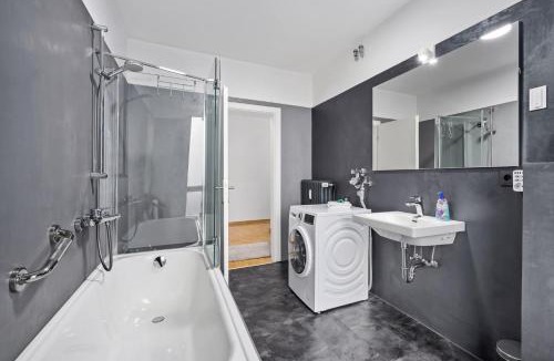 Center Apartment | Stilvolle Stadtoase, 116 qm, Parkblick, Wassernah, Parkplatz