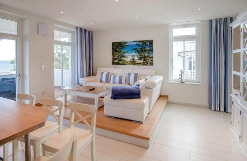 Binz Apartment | Strandvillen Binz - Ferienwohnung mit Meerblick, 2 Schlafzimmern und Balkon SV-008