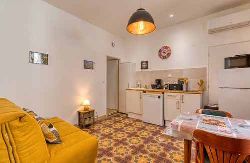 Aspiran Apartment | Studio "A La Bonne Franck'ette" with Private Terrace, Wi-Fi and Air Conditioning