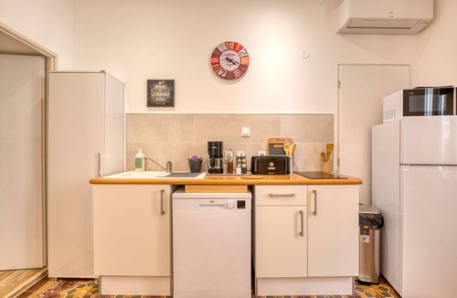 Aspiran Apartment | Studio "A La Bonne Franck'ette" with Private Terrace, Wi-Fi and Air Conditioning