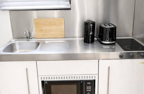 Cambridge Apartment | Studio Accommodation on Mill Road, Cambridge | Walk to City Centre & Station