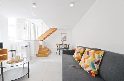 7th Arrondissement Apartment | Studio Apartment Near Eiffel Tower with NetFlix