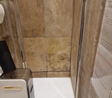 8th Arrondissement Apartment | Studio de charme Paris Champs Elysees