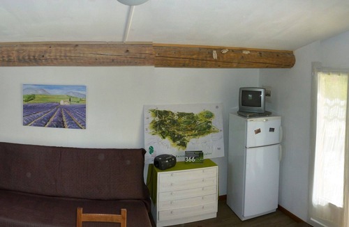 Venterol Apartment | Studio flat and swimming pool, surrounded by vines in the heart of Provence