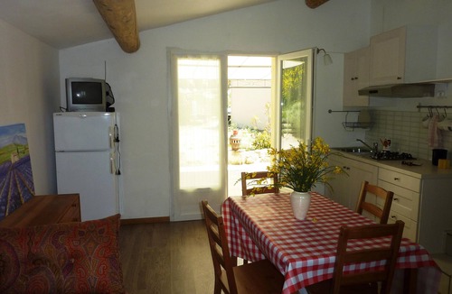 Venterol Apartment | Studio flat and swimming pool, surrounded by vines in the heart of Provence