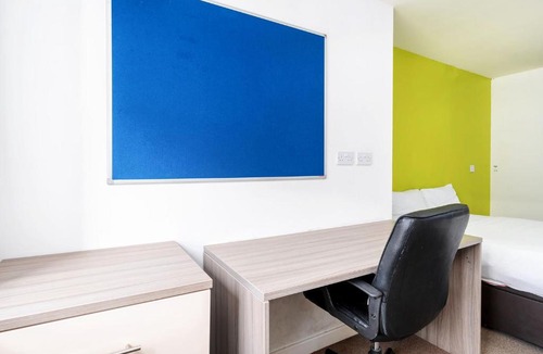 Nottingham City Centre Apartment | Studio flat, kitchenette, workspace, laundry