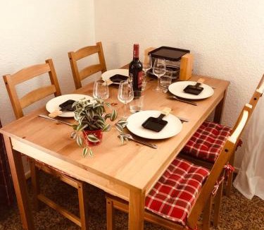 Bernex Apartment | Studio Fondue chocolat, 100m des pistes Wifi fibre, parking privé