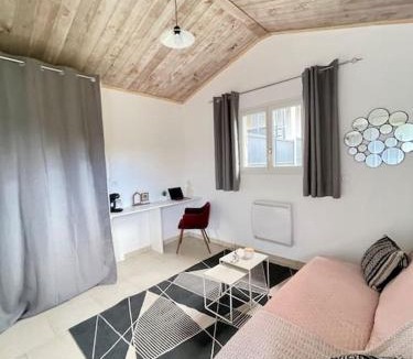 Dardilly Apartment | Studio indépendant