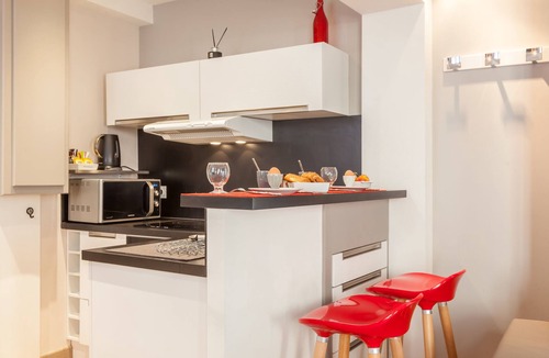 Honfleur Apartment | Studio of the WOOD MAN 1st floor. In the historic center of Honfleur
