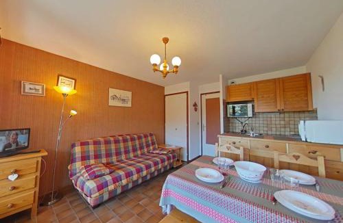 Le Grand-Bornand Apartment | Studio RDC 4 pers, accès pistes, parking - FR-1-241-96