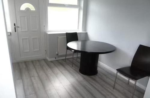 Felpham Apartment | Studio Sleeps 2 - Pets Welcome - Enclosed Garden