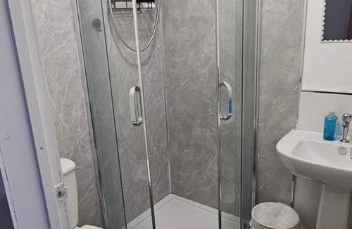 Oldbury Apartment | Studio Sleeps 2 With Parking