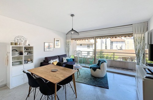 Cannes La Bocca Apartment | Studio with parking in secure residence 50m from the sea and beaches