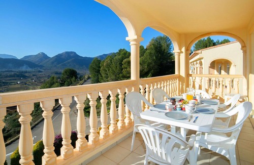 Jalon House | Stunning villa for 6 guests with pool, WIFI, A/C, TV and terrace