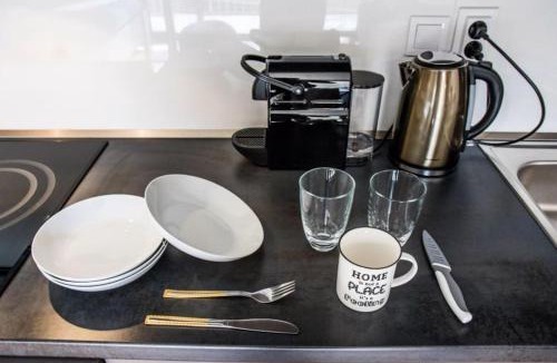 Nusle Apartment | Stylish Studio with Balcony, 12 Min to City Centre, Free Netflix & WiFi