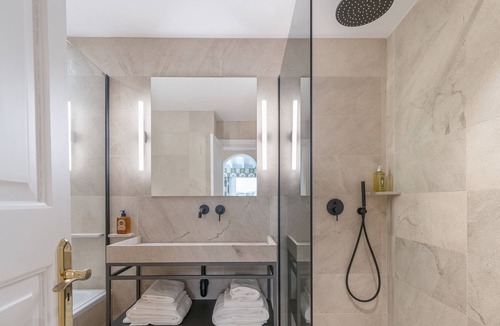 Esporles House | Suite Bosque- Life in middle of a vineyard, with a 600 Mb WIFI. Made for Nomads.