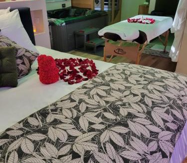 Cabannes House | Suite l'Olive Sacrée Spa et Sauna