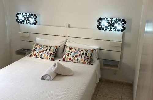 Los Cristianos Apartment | Sunny apartment near the beach with Wifi, balcony and Pool