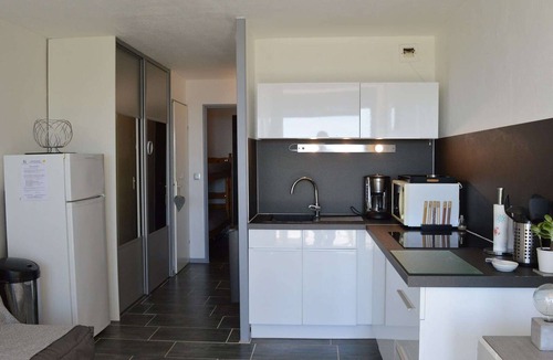 Saint-Pierre-la-Mer Apartment | T2 cabin apt 4 pers, terrace, parking, pool - Saint Pierre la Mer