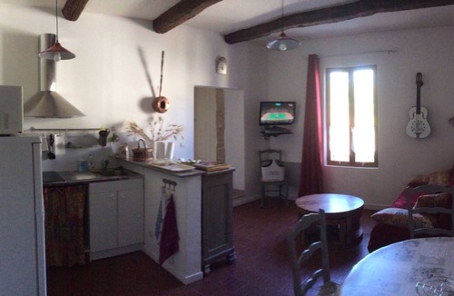 Collias Apartment | T3 HEART OF THE VILLAGE CLOSE TO SHOPS AND RIVER