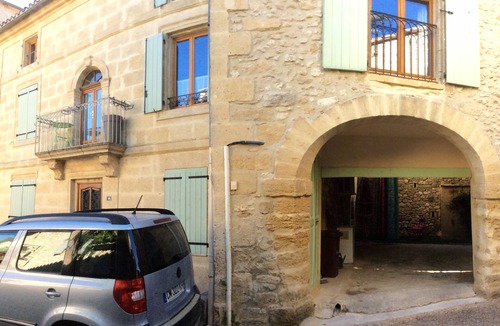 Collias Apartment | T3 HEART OF THE VILLAGE CLOSE TO SHOPS AND RIVER