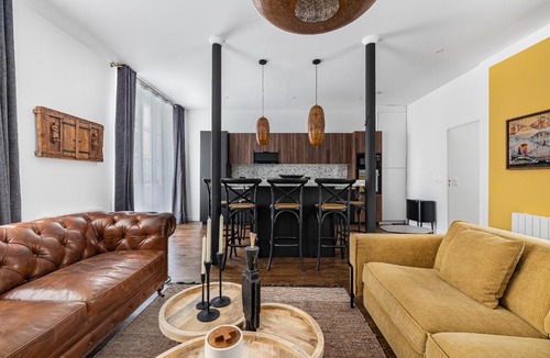 Quartier Saint-Ambroise Apartment | Taj Express