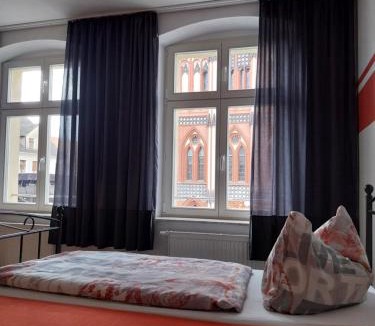 Tangermuende House | Tangermünde Zum S c h m u c k Giebel - Pension & FeWo