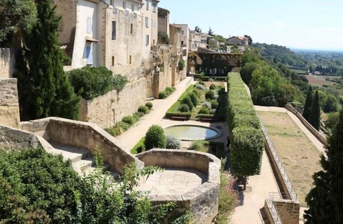 Lauris Apartment | Terrasses du Château | View in the Heart of the Village