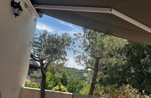 Russan House | THE BRIDGE HOUSE