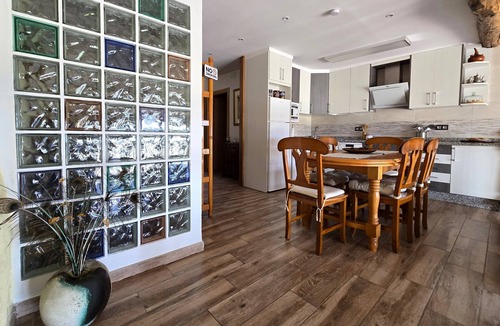 Navalmoral de Bejar Apartment | The Chumbea Triskel: a window to nature, relaxation, and the stars