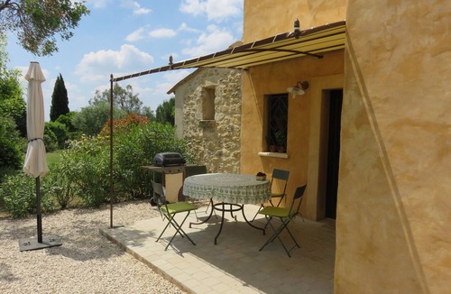 Vaugines Cottage | The cottage 'Les Euphorbia' . olive trees, . cicadas, Provence .