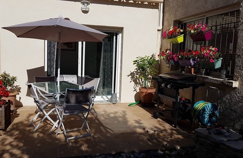 Entraigues-sur-la-Sorgue Cottage | The Forestine in Provence between Avignon and Carpentras (84)
