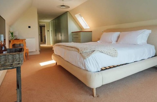 Grimley House | The Paddock - Luxury 5 Bed with Swimming Pool!
