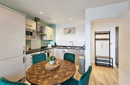 Gloucester Apartment | The Post House Corner by Fortuna Property Portfolio