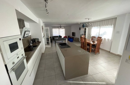 San Eugenio House | THE SURF VILLA | 32ft pool | Jacuzzi | Pool table
