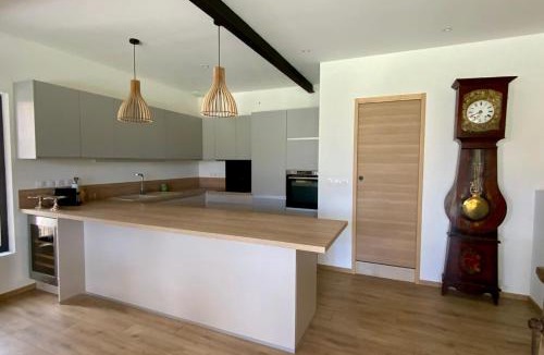 Beaulieu House | The winegrower- Swimming pool bowling alley and air conditioning !