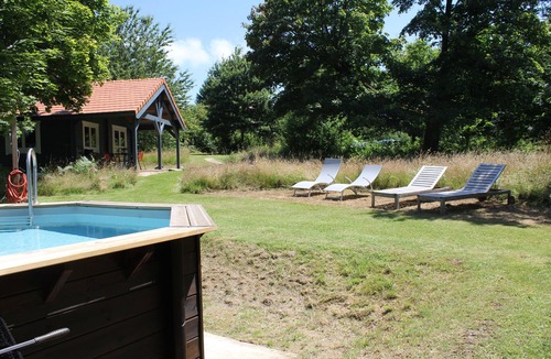 Jumilhac-le-Grand Ski Chalet | This chalet with swimming pool is located in the north of the Dordogne in a quie