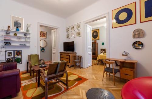 Castle Hill Apartment | Time Wanderer