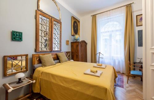 Castle Hill Apartment | Time Wanderer