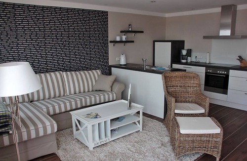 Lemkenhafen Apartment | Top Floor Flat with roof terrace and harbour view