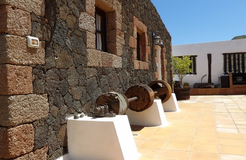 Maguez House | "TRIGO" quaint studio apartment in an old mill from the year 1912.