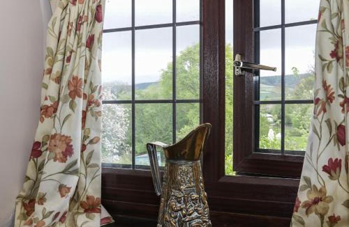 Clun House | Tuc - Tin