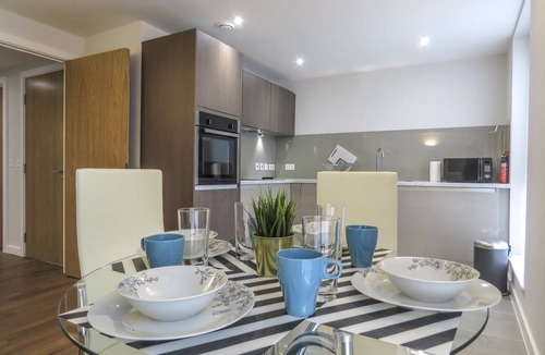 Birmingham City Centre Apartment | Tudors eSuites Birmingham Apartments with Gated Parking