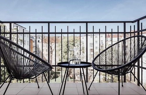 Zizkov Apartment | TurnKey | King George Studio II
