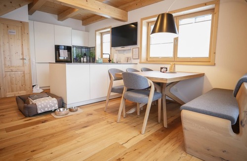 Reichenau Ski Chalet | Two linked chalets with sauna in a ski area