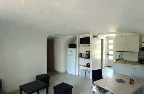 Saint-Laurent-le-Minier Apartment | un Appartement Tout en Voutes et en Charme a Deux pas de la Riviere