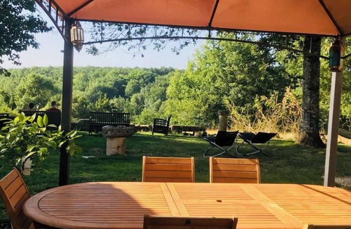 Saint-Cernin-de-Labarde Villa | Under skies that arch from field to forest