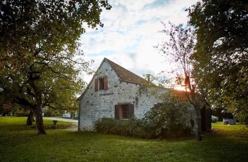 Saint-Cernin-de-Labarde Villa | Under skies that arch from field to forest
