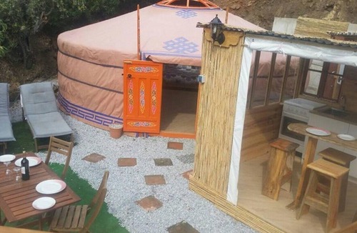 Sayalonga Ski Chalet | Unique Mongolian Yurt , romantic, secluded with private pool, sleeps 5 , wifi,