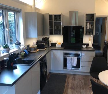 March House | Unique one bed contemporary bungalow town centre